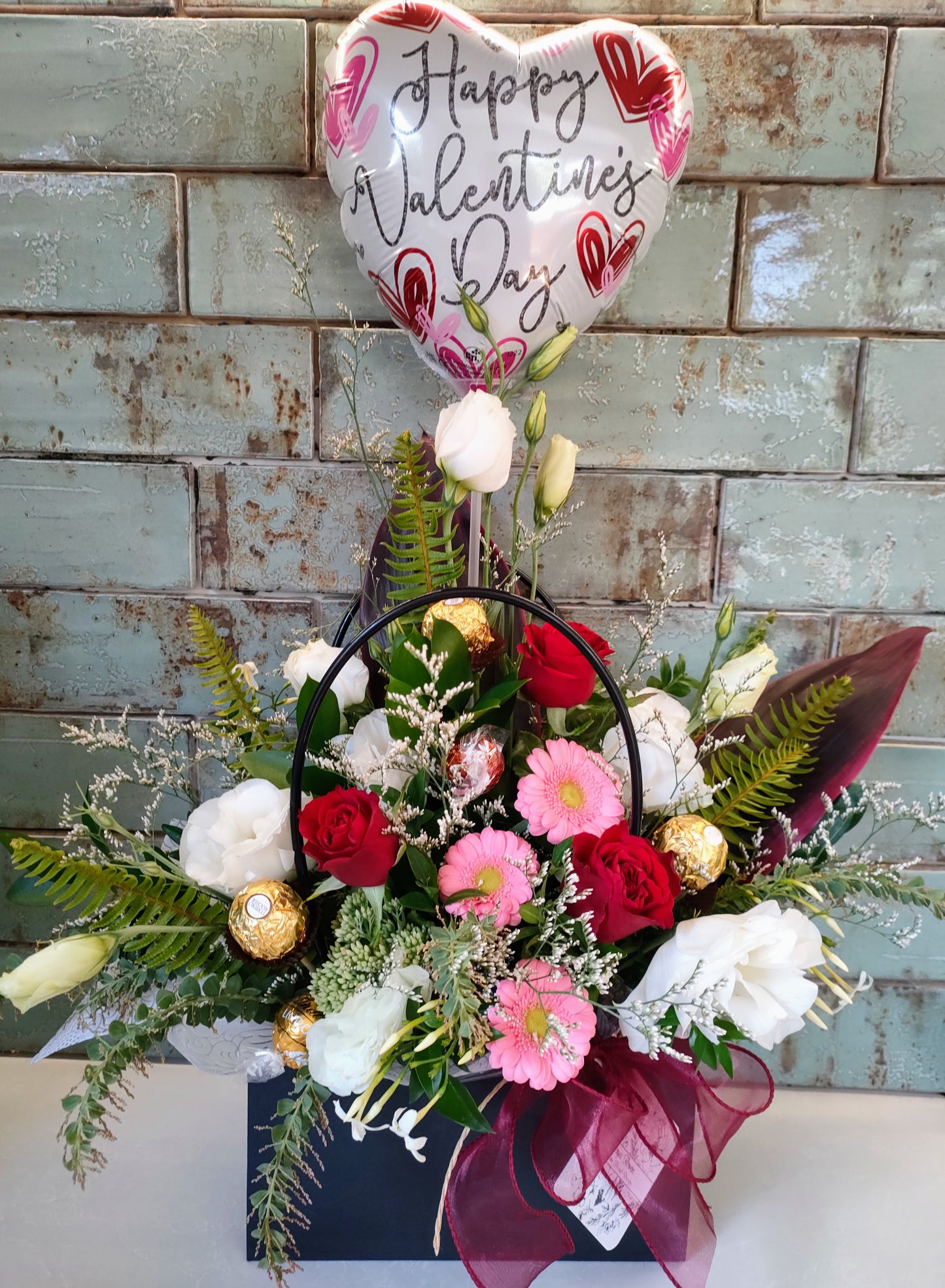 Valentines Roses, Chocolates and Balloon Box